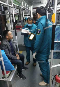 突发！惊险10分钟，公交车变身“急救室”！