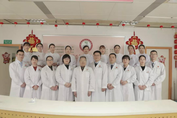 人间大爱|不离不弃，家人见证双侧股骨头坏死恢复的效果！