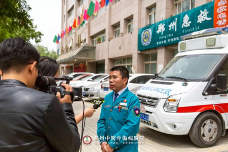 持续关注！我院专家就昨日郑州女子骑车摔下高架桥接受河南电视台大参考栏目采访！