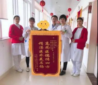 再见，膝关节疼痛！在这里，她终于摆脱了膝关节疼痛的折磨！