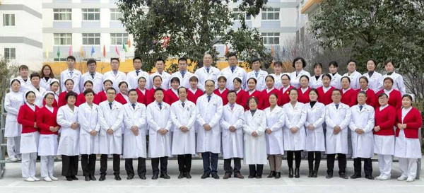 优质护理服务明星护士 · 李建华——默默无闻，为你守护！