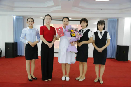 我院与定点医疗帮扶机构东睿国际幼儿园成功举行“健康副园长”授聘仪式！